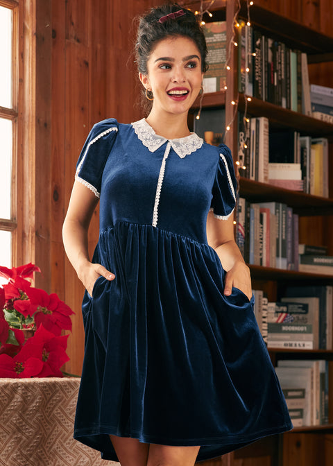 Victoriansk kjole med hvisken og blondekrave-1