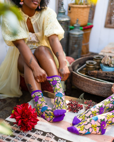 Gennemsigtige sok med farvet glasmotiv og blomsterprint-2