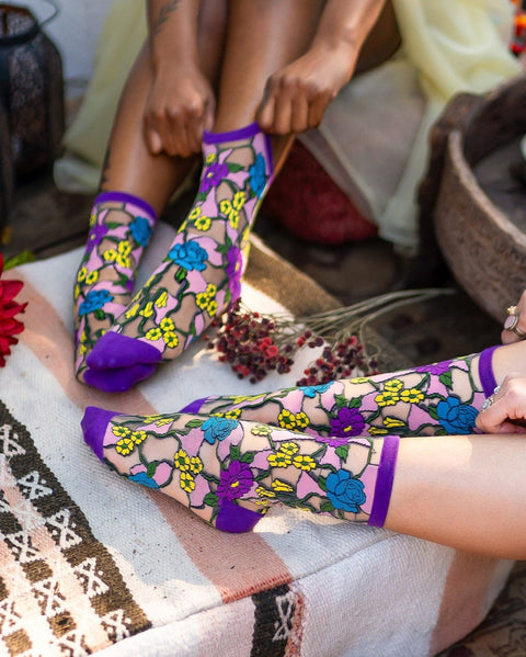 Gennemsigtige sok med farvet glasmotiv og blomsterprint-4